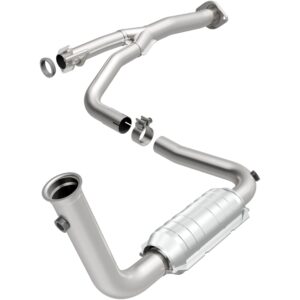 MagnaFlow 2004 Jeep Liberty OEM Grade Federal / EPA Compliant Direct-Fit Catalytic Converter